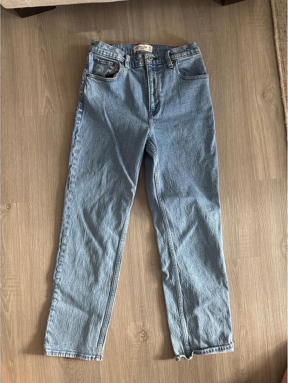 Abercrombie & Fitch '90s Straight Ultra High Rise Light Wash Jeans Size 27